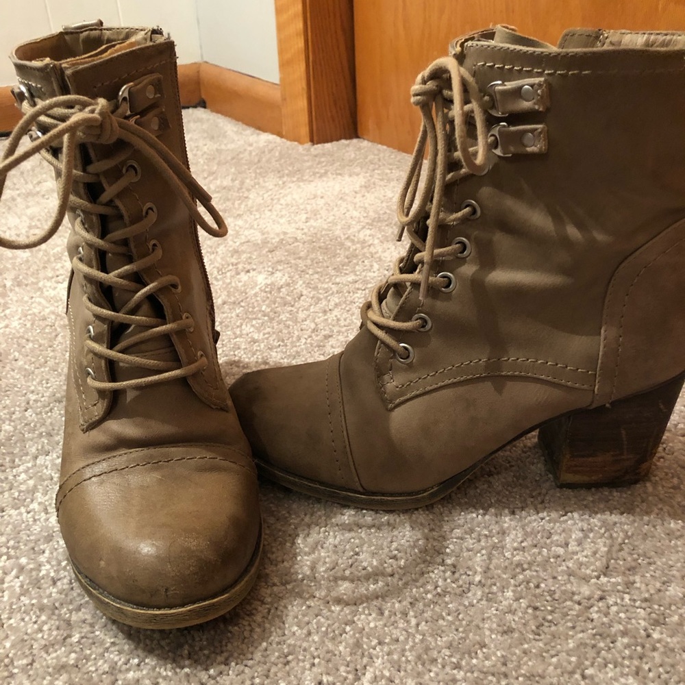 Heeled boots scuffing on heels